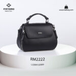 کیف رودوشی زنانه کد RM-2222 برند ماندیرو رنگ مشکی از جلو ( mandiro RM-2222 )