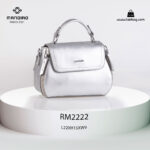 کیف رودوشی زنانه کد RM-2222 برند ماندیرو رنگ نقره ای از جلو ( mandiro RM-2222 )