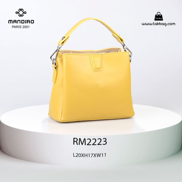 کیف رودوشی زنانه کد RM-2223 برند ماندیرو رنگ خردلی از عقب ( mandiro RM-2223 )