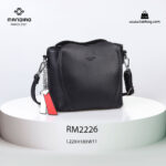 کیف رودوشی زنانه کد RM-2226 برند ماندیرو رنگ مشکی از جلو ( mandiro RM-2226 )