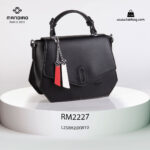 کیف رودوشی زنانه کد RM-2227 برند ماندیرو رنگ مشکی از جلو ( mandiro RM-2227 )