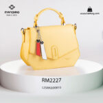 کیف رودوشی زنانه کد RM-2227 برند ماندیرو رنگ زرد از جلو ( mandiro RM-2227 )