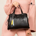 کیف دستی زنانه کد RM-2233 برند ماندیرو رنگ مشکی با مدل ( mandiro RM-2233 )