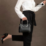 کیف رودوشی زنانه کد RM-2217 برند ماندیرو رنگ مشکی با مدل ( mandiro RM-2217 )