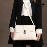 کیف رودوشی زنانه کد RM-2238 برند ماندیرو رنگ کرم با مدل ( mandiro RM-2238 )