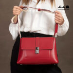 کیف رودوشی زنانه کد RM-2238 برند ماندیرو رنگ قرمز با مدل ( mandiro RM-2238 )