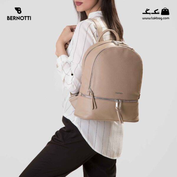 کیف کوله کد TB-6415 برند برنوتی رنگ کرم از جلو محصول با مدل ( Bernotti tb-6415 )
