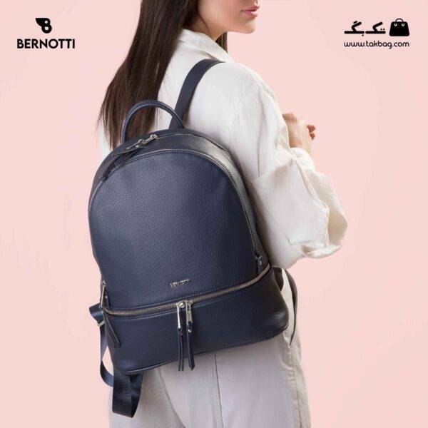 کیف کوله کد TB-6415 برند برنوتی رنگ آبی تیره از جلو محصول با مدل ( Bernotti tb-6415 )
