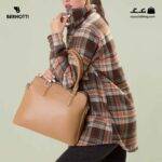 کیف دوشی کد TB-6419 برند برنوتی رنگ کمل از جلو محصول با مدل ( Bernotti tb-6419 )