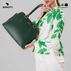 کیف دوشی کد TB-6419 برند برنوتی رنگ سبز از جلو محصول با مدل ( Bernotti tb-6419 )