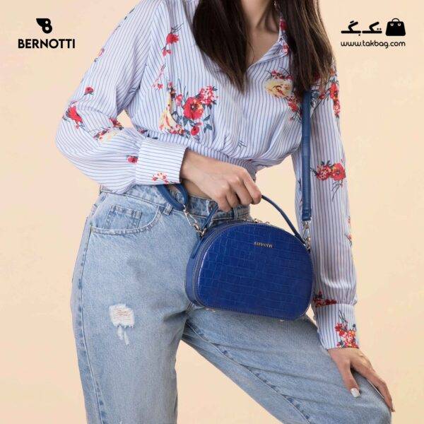 کیف کراس بادی کد TB-6417 برند برنوتی رنگ آبی تیره از جلو محصول با مدل ( Bernotti tb-6417 )