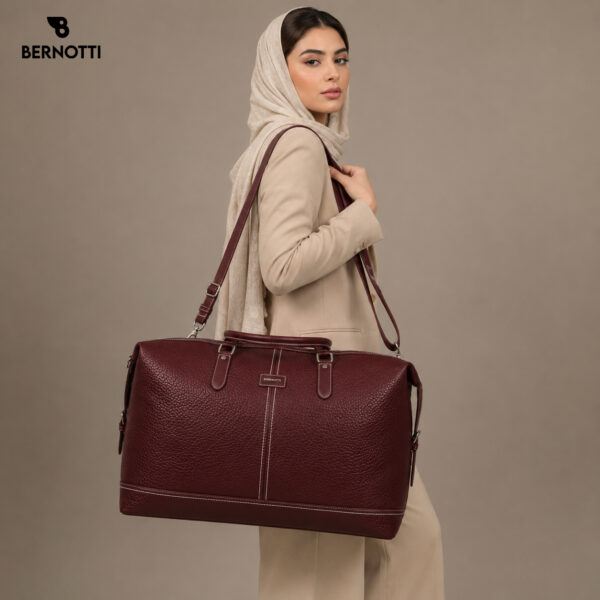 عکس با مدل ساک زنانه از برند برنوتی
